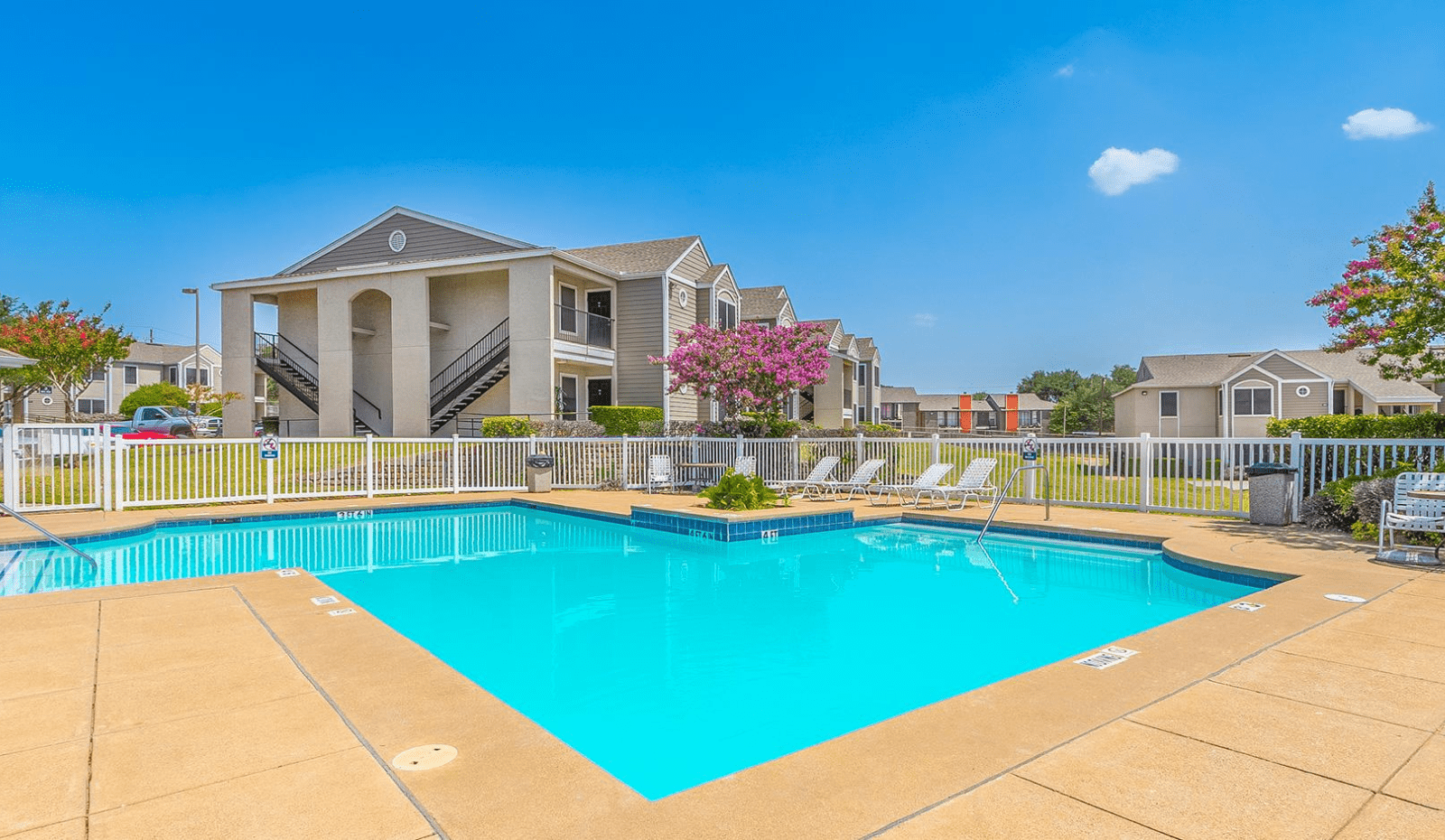 Multi-housing residential complex with pool